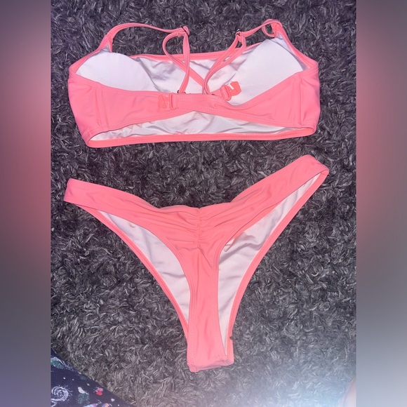 Bikini - Picture 2 of 2